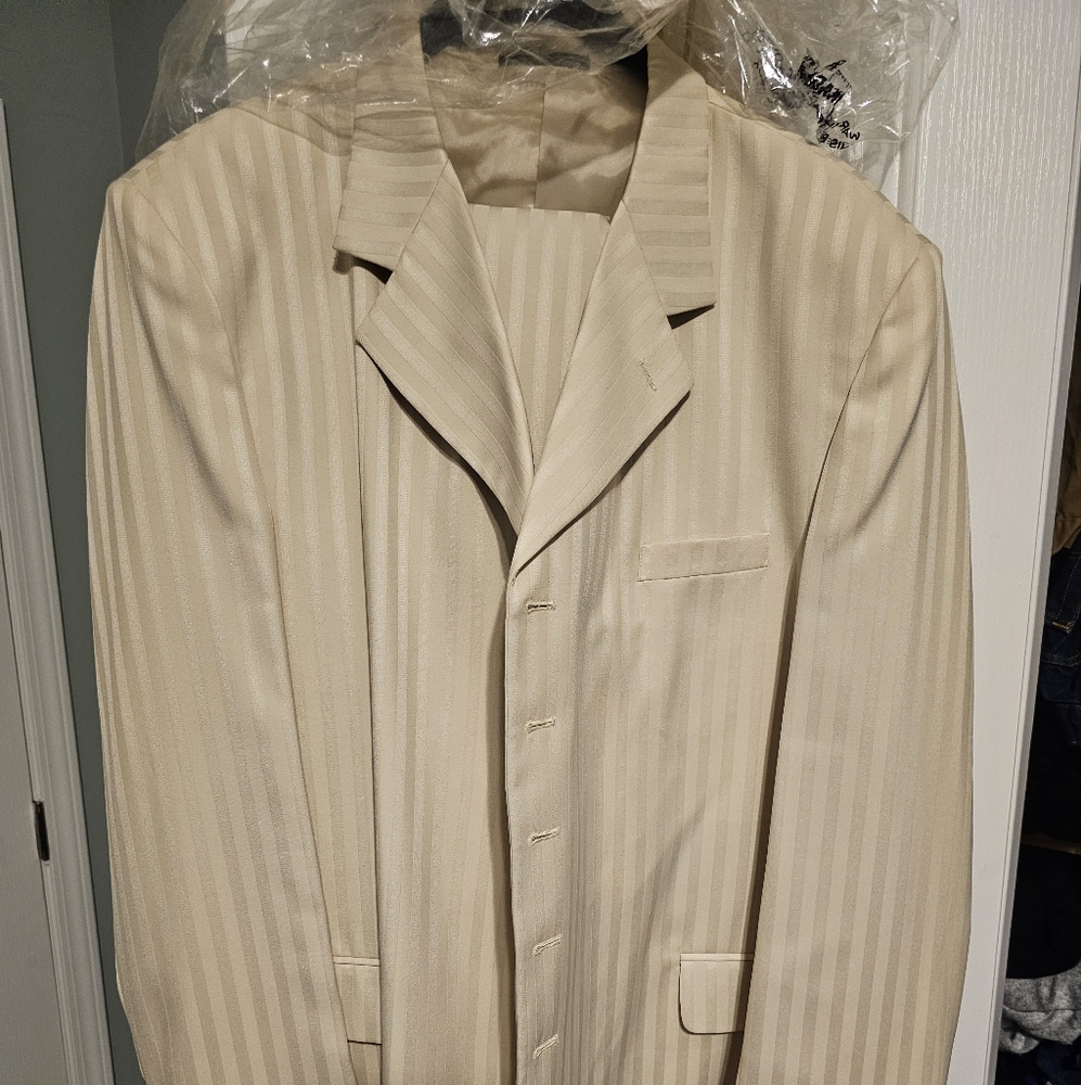 50L cream color 3/4 John Raphael Millennium suit.